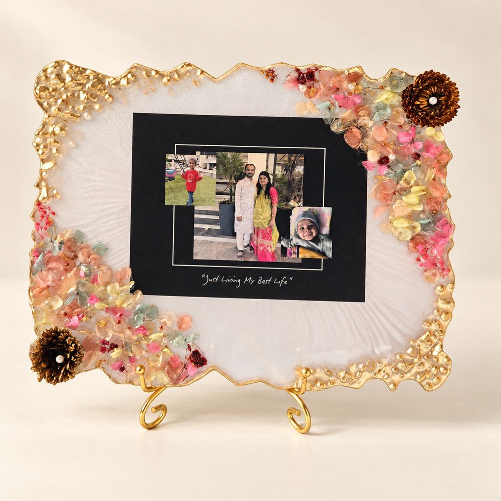 Pressed Flower Family Resin Frame - Resin Art in Ahmedabad